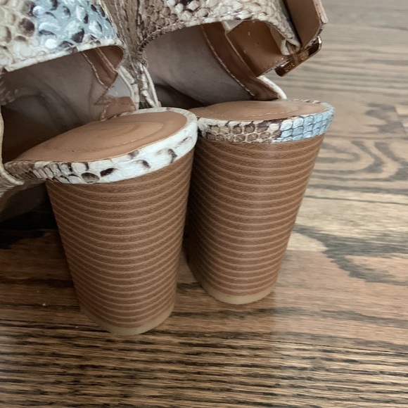 C Comfort Cream Snakeskin Slingback Mule Heels - Picture 4 of 8